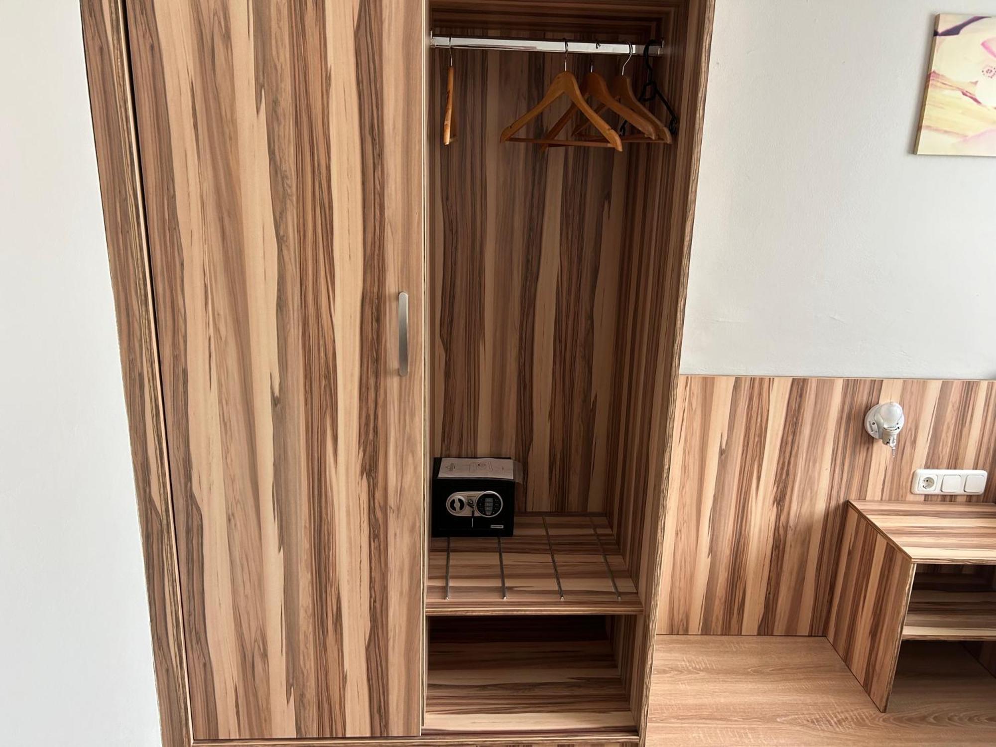 "Am Limes" Hotel 엔스 외부 사진